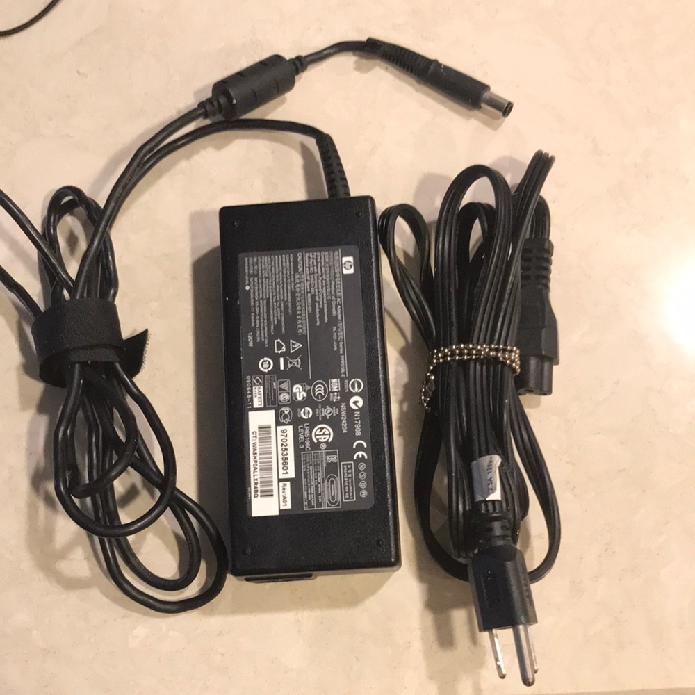 Genuine HP laptop power AC power adapter charger 519331-001  or 463953-001